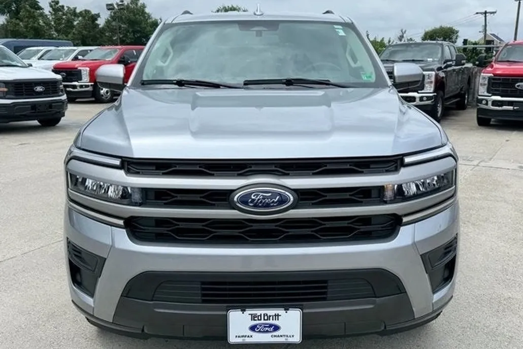 2024 Ford Expedition XLT photo 1