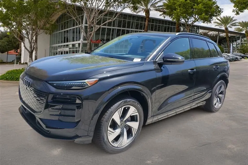 2025 Audi Q6 E-tron Premium Plus photo 1