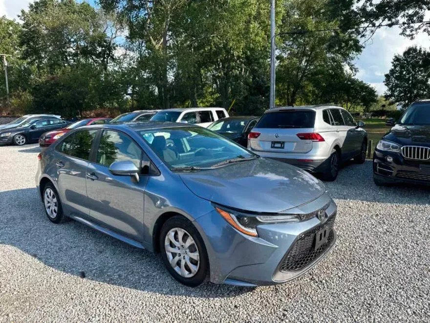 2020 Toyota Corolla LE photo 1