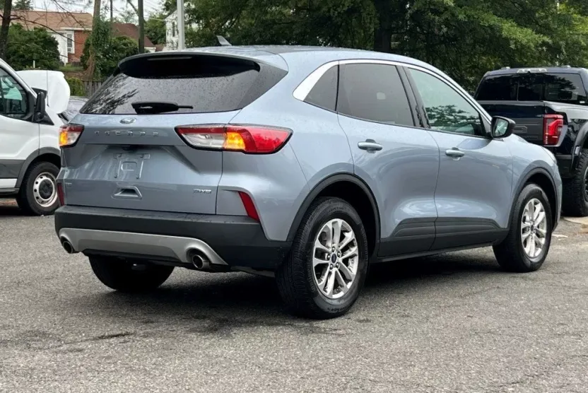 2022 Ford Escape SE photo 1