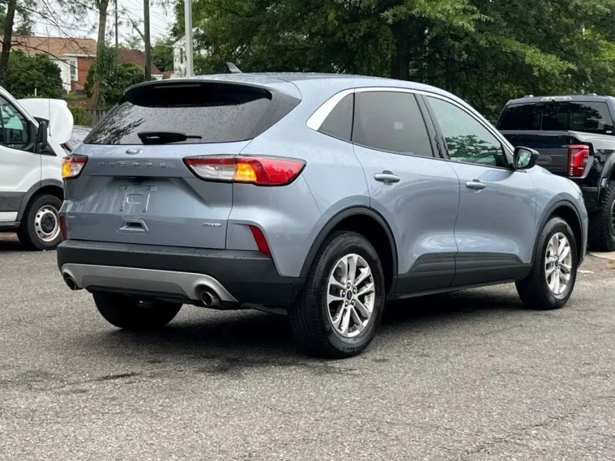 2022 Ford Escape SE photo 1