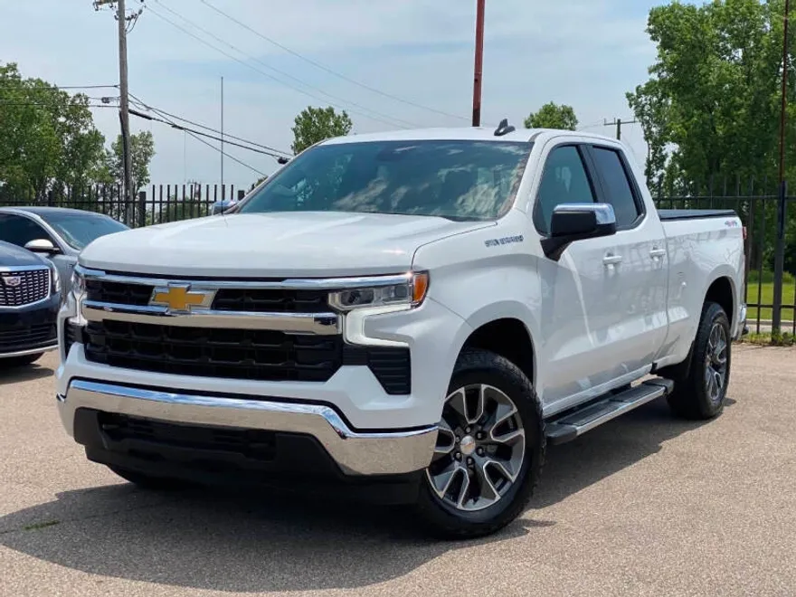 2024 Chevrolet Silverado 1500 LT photo 1