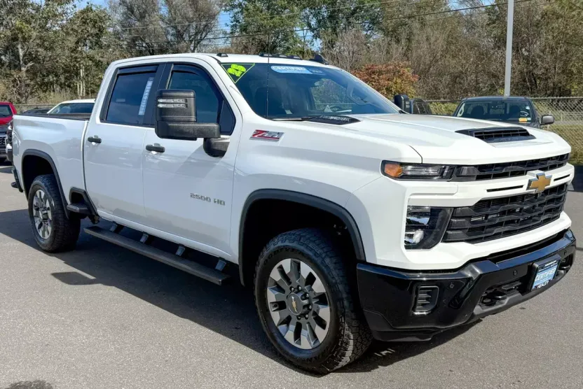 2025 Chevrolet Silverado 2500HD Custom photo 1