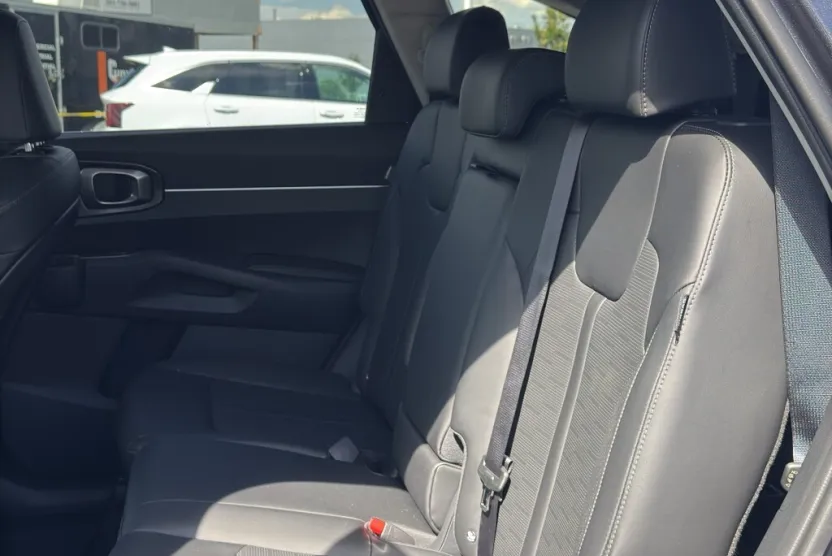 2025 Kia Sorento S photo 1