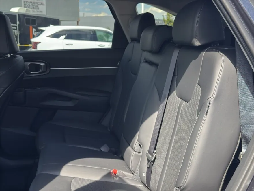 2025 Kia Sorento S photo 1