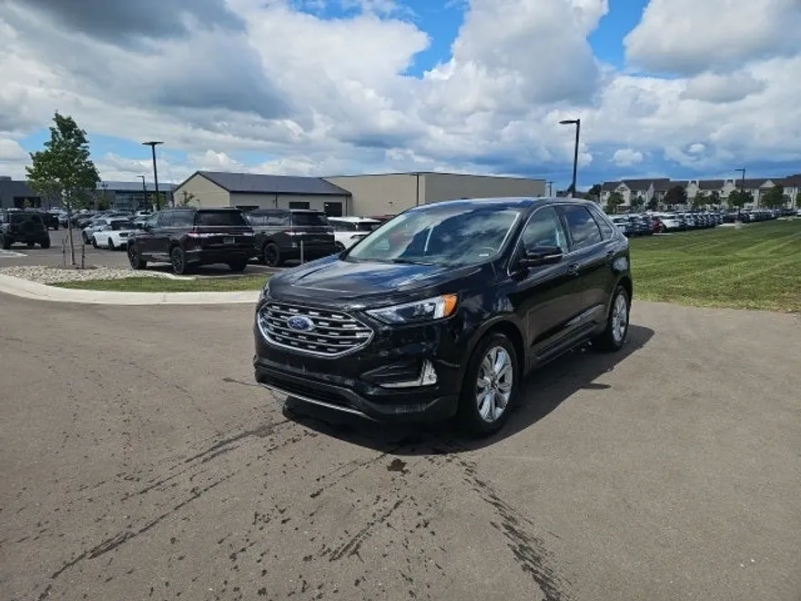 2024 Ford Edge Titanium photo 1