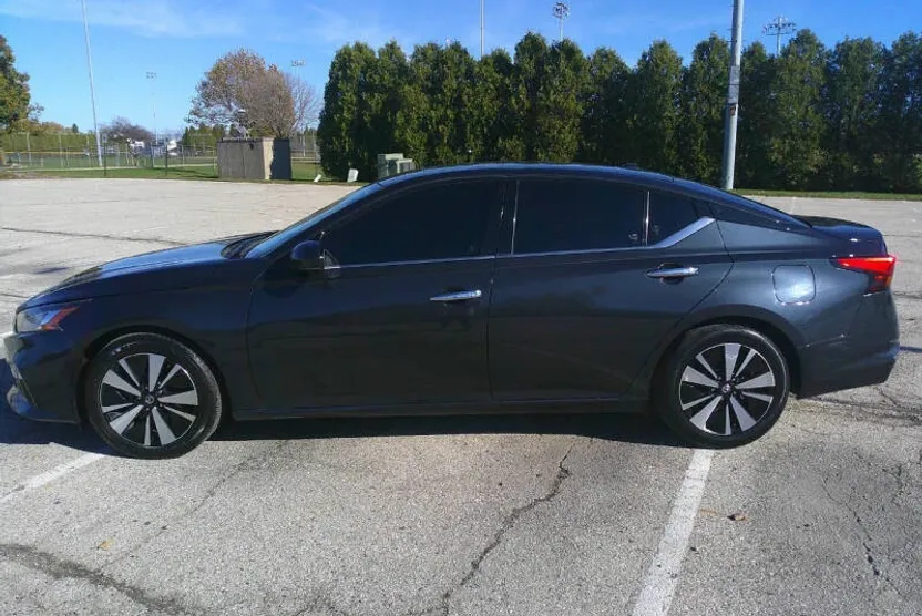 2019 Nissan Altima photo 1