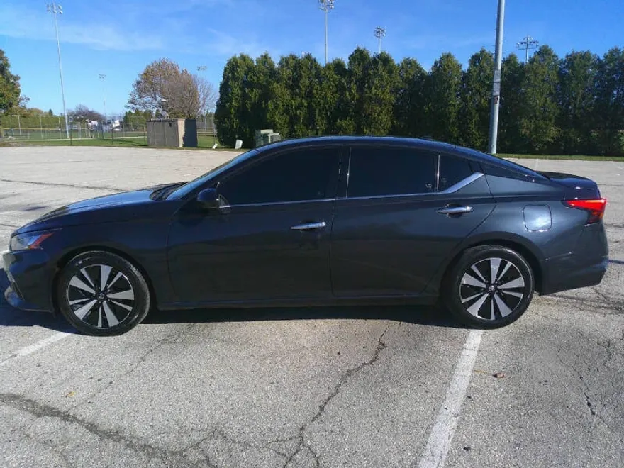 2019 Nissan Altima photo 1