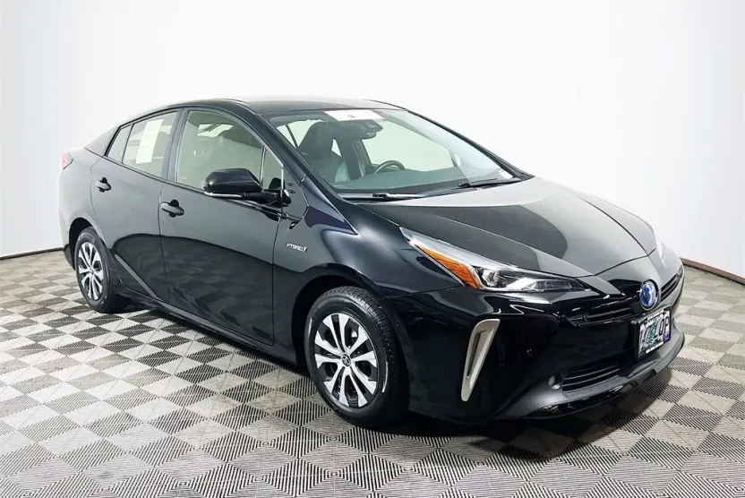 2019 Toyota Prius XLE AWD-e photo 1