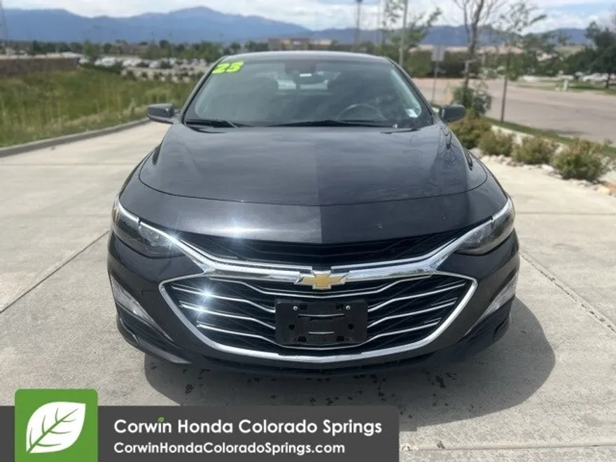 2023 Chevrolet Malibu 1LT photo 1