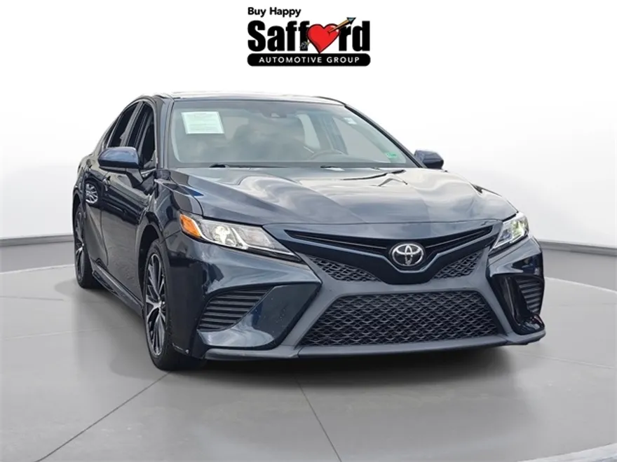 2018 Toyota Camry SE photo 1
