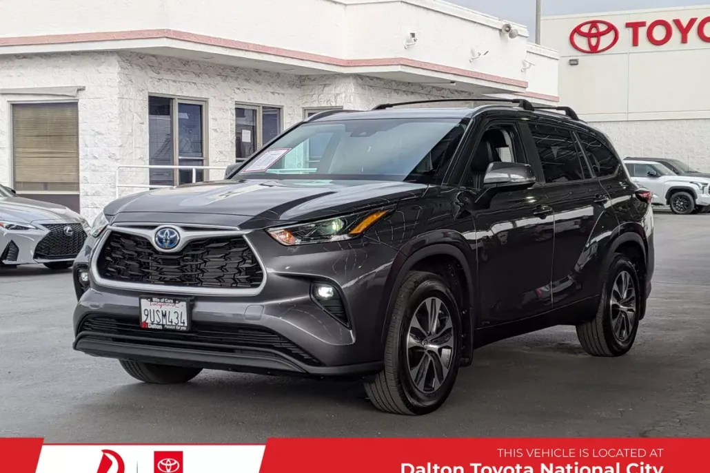 2024 Toyota Highlander Hybrid XLE photo 1