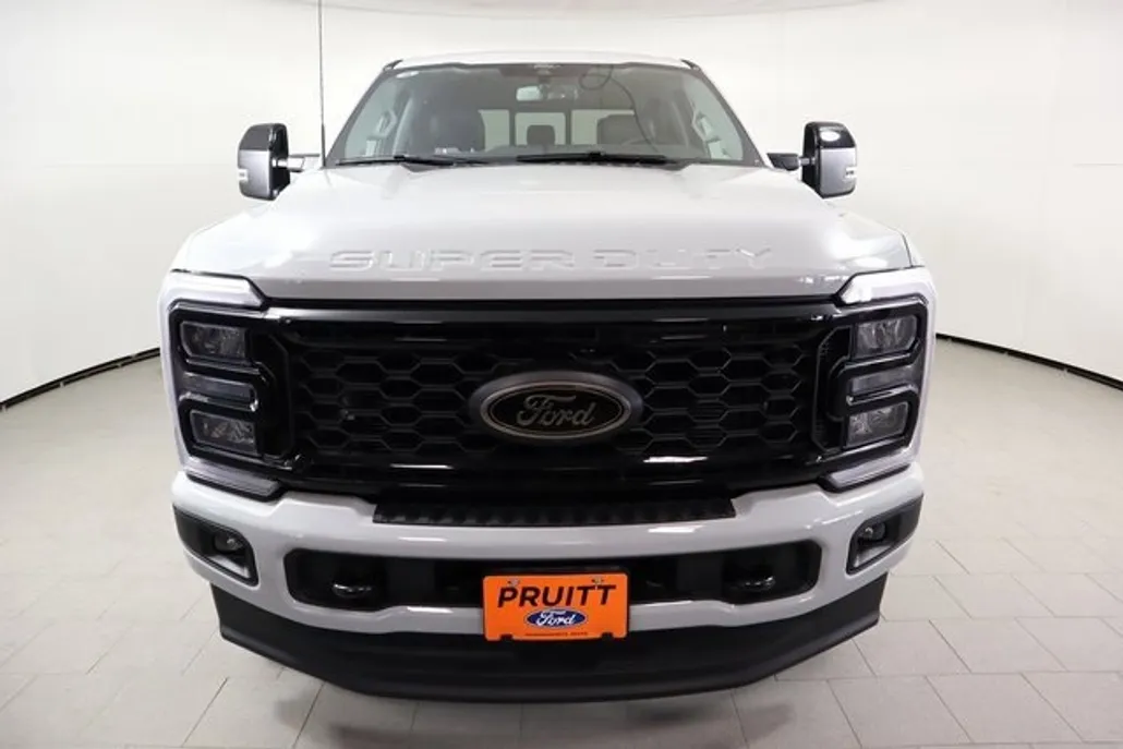 2025 Ford F-250 Lariat photo 1