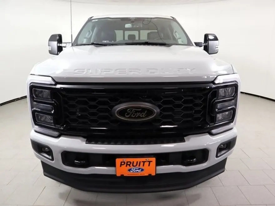2025 Ford F-250 Lariat photo 1