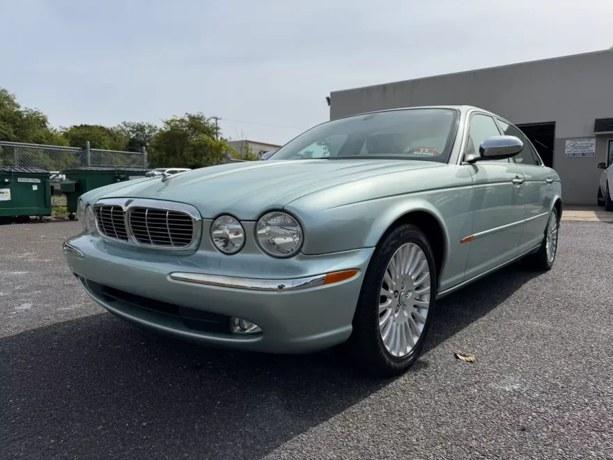 2005 Jaguar XJ Vanden Plas Super V8 LWB photo 1