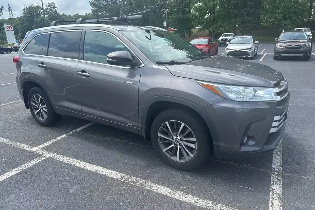 2018 Toyota Highlander Hybrid XLE photo 1