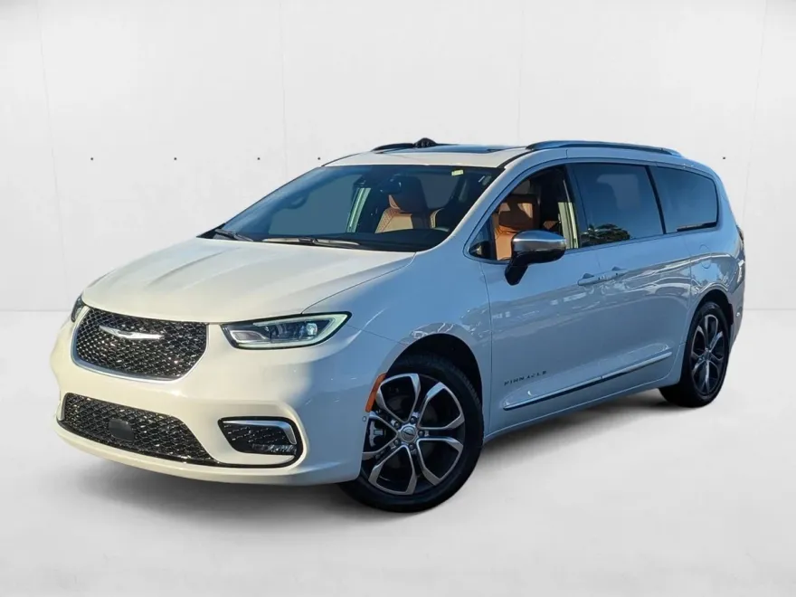 2025 Chrysler Pacifica Pinnacle photo 1