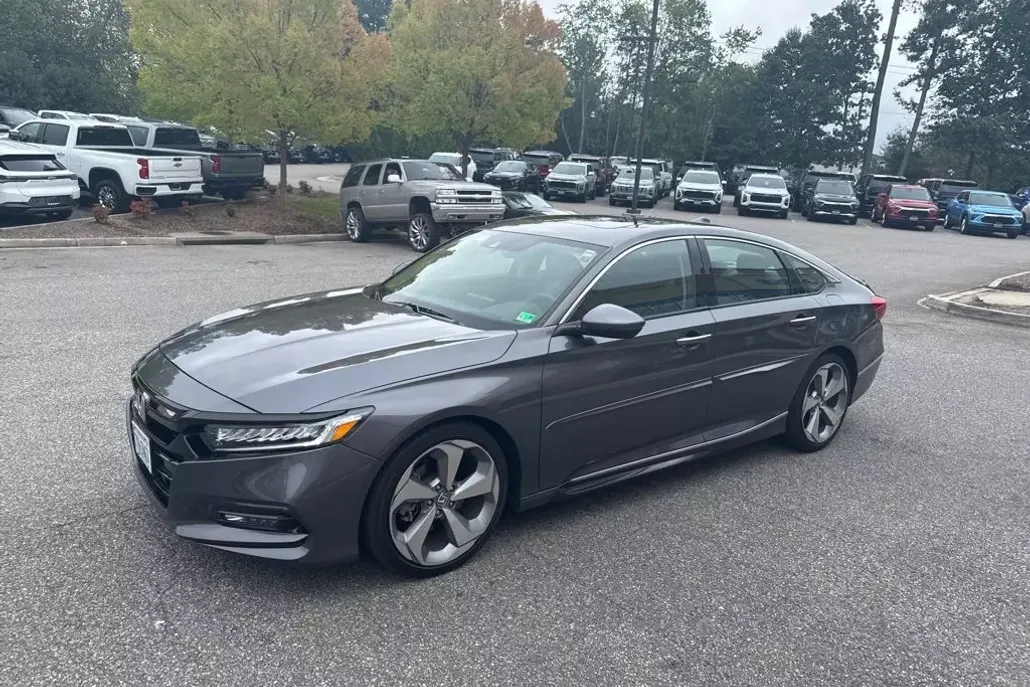 2018 Honda Accord Touring 1.5T photo 1