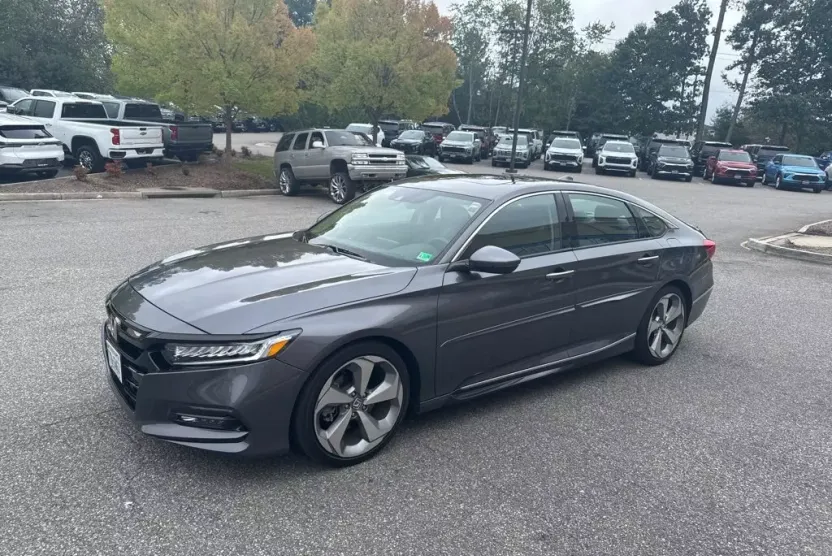2018 Honda Accord Touring 1.5T photo 1