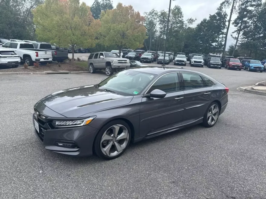 2018 Honda Accord Touring 1.5T photo 1