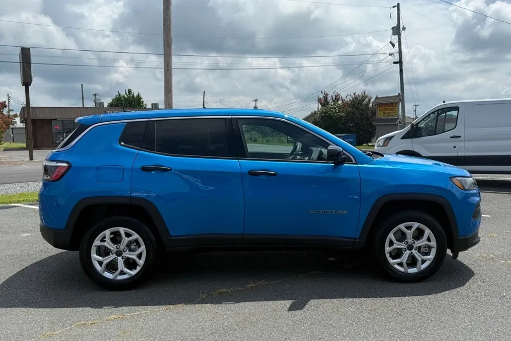 2025 Jeep Compass Sport photo 1