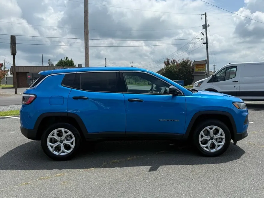 2025 Jeep Compass Sport photo 1