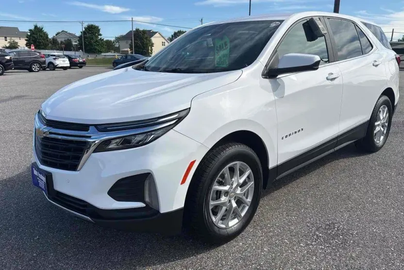 2022 Chevrolet Equinox LT photo 1