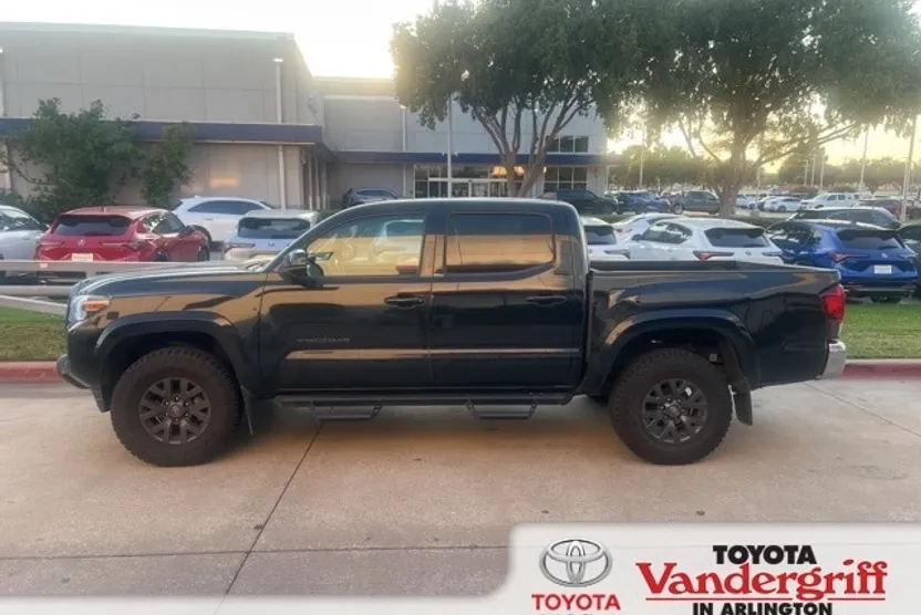 2023 Toyota Tacoma SR5 photo 1