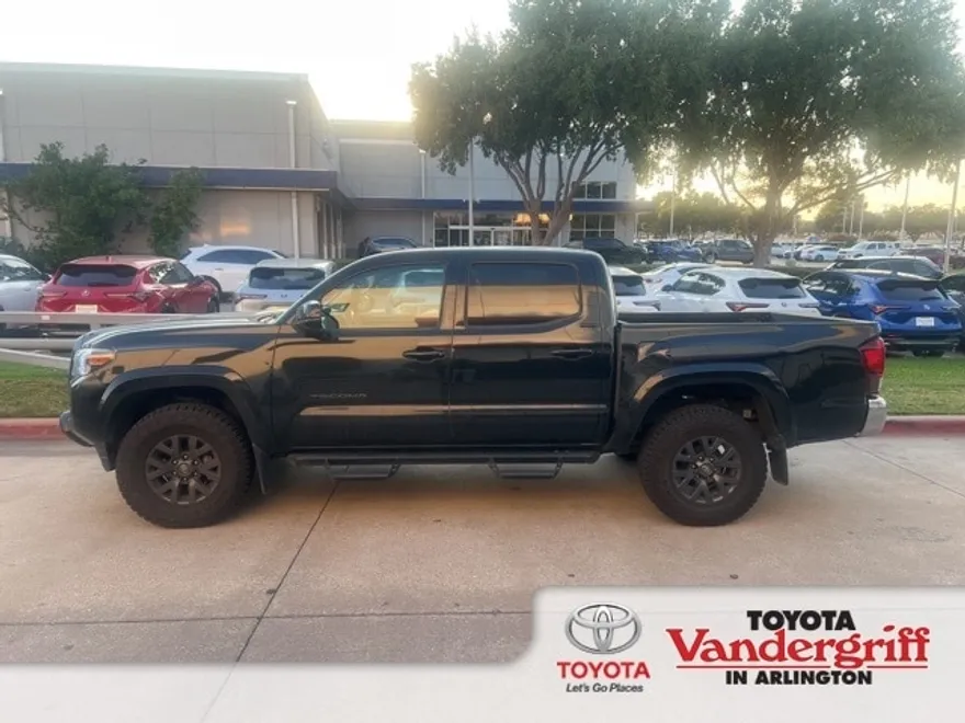 2023 Toyota Tacoma SR5 photo 1