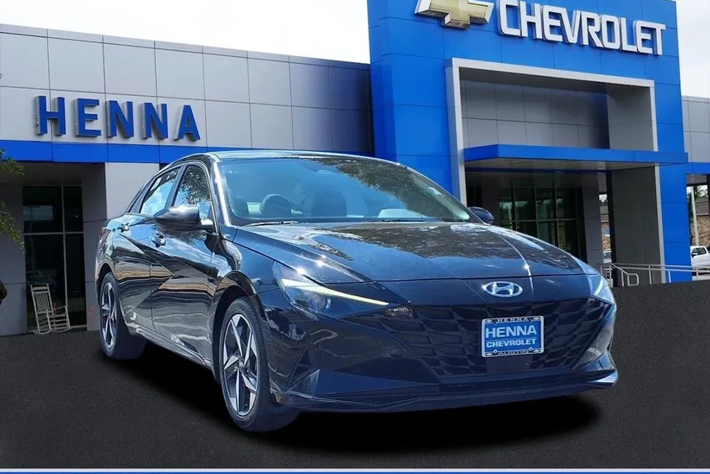 2023 Hyundai Elantra SEL photo 1
