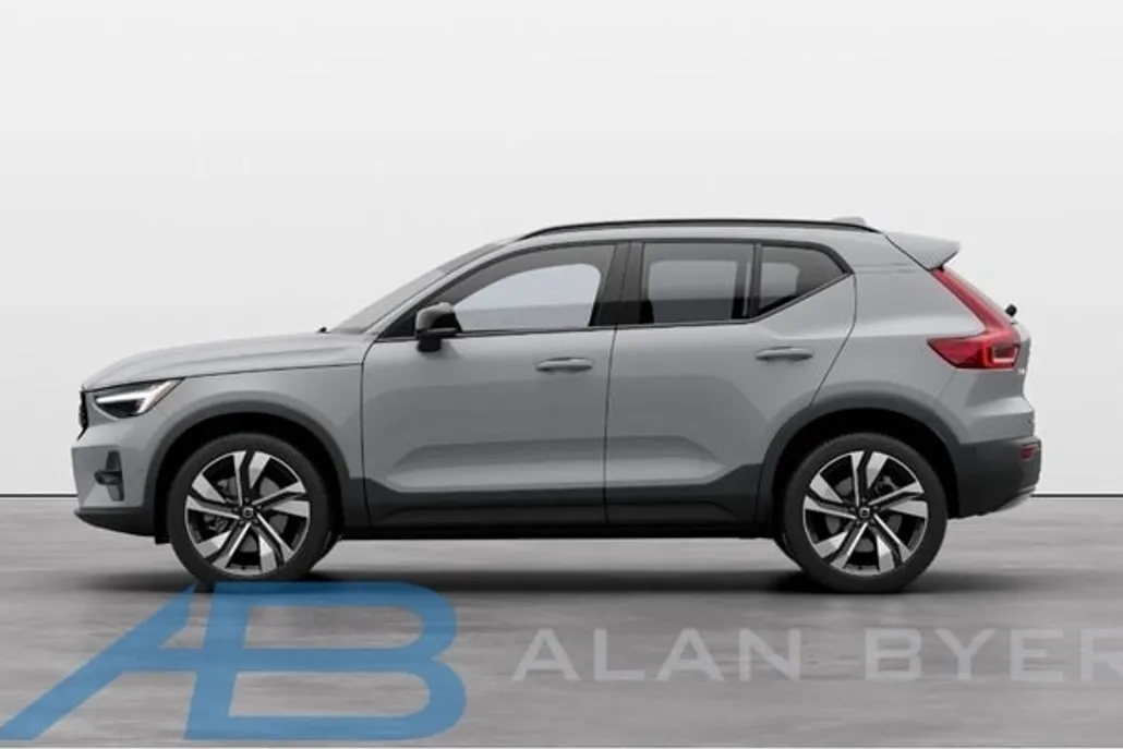 2025 Volvo XC40 photo 1