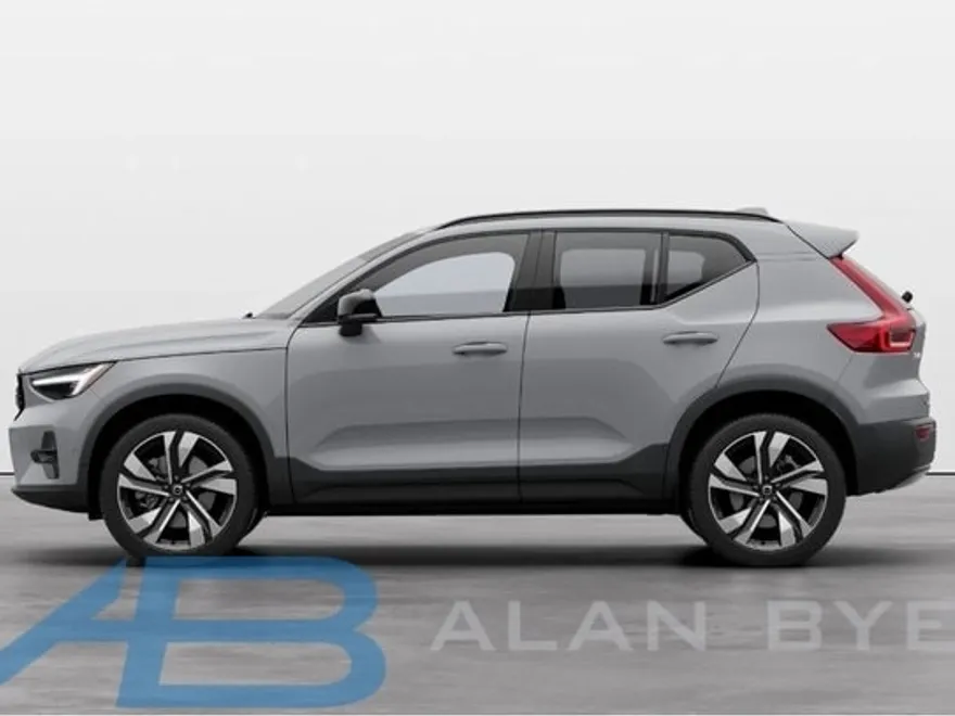 2025 Volvo XC40 photo 1