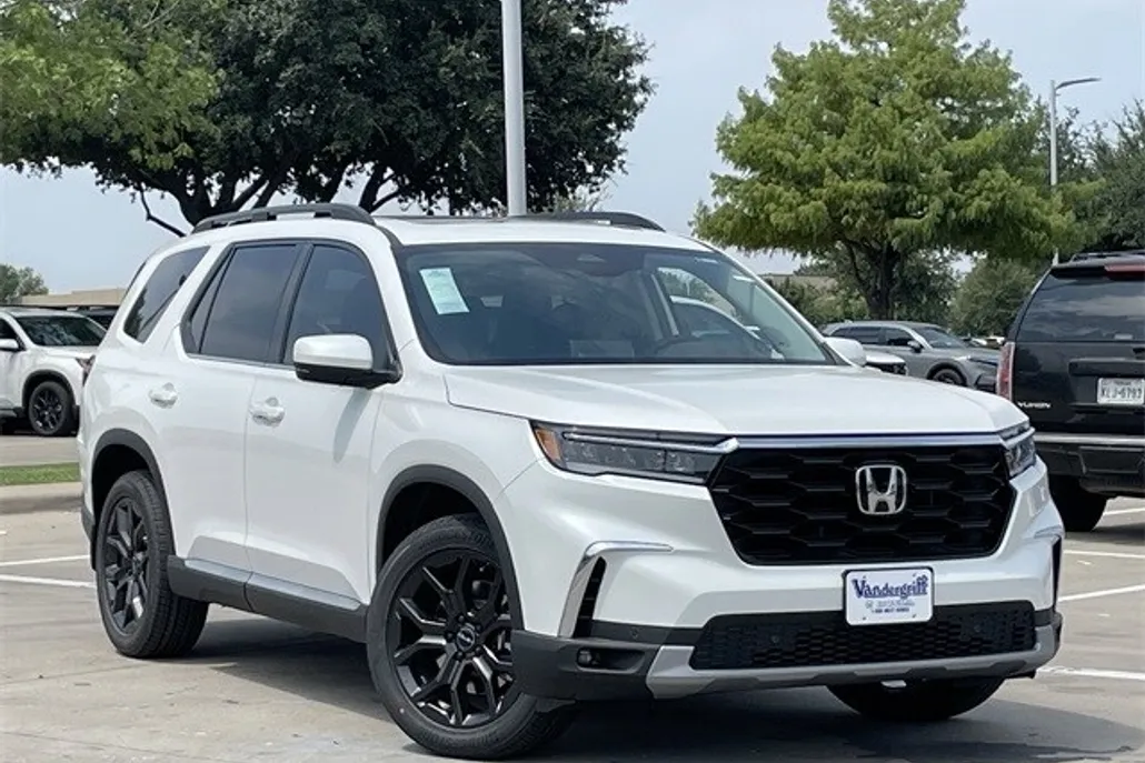 2025 Honda Pilot Touring photo 1