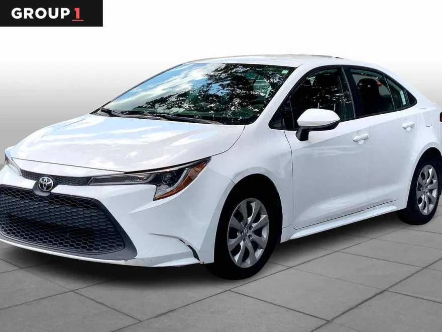 2021 Toyota Corolla LE photo 1