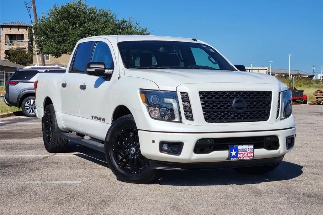 2019 Nissan Titan SV photo 1