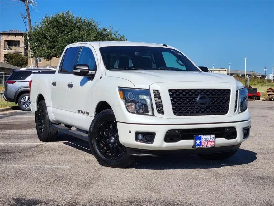 2019 Nissan Titan SV photo 1