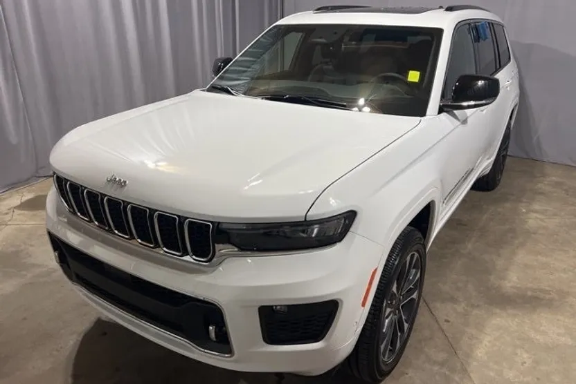 2025 Jeep Grand Cherokee Overland photo 1