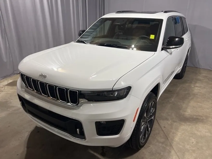 2025 Jeep Grand Cherokee Overland photo 1