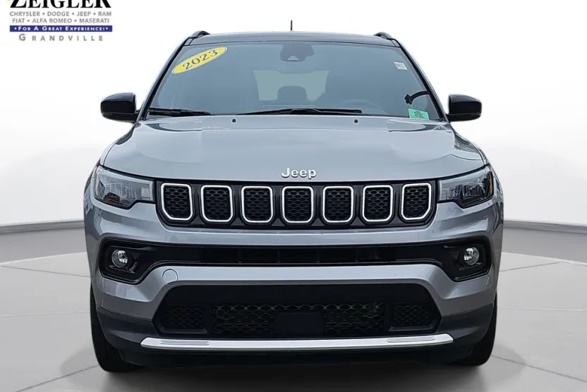 2023 Jeep Compass Limited photo 1