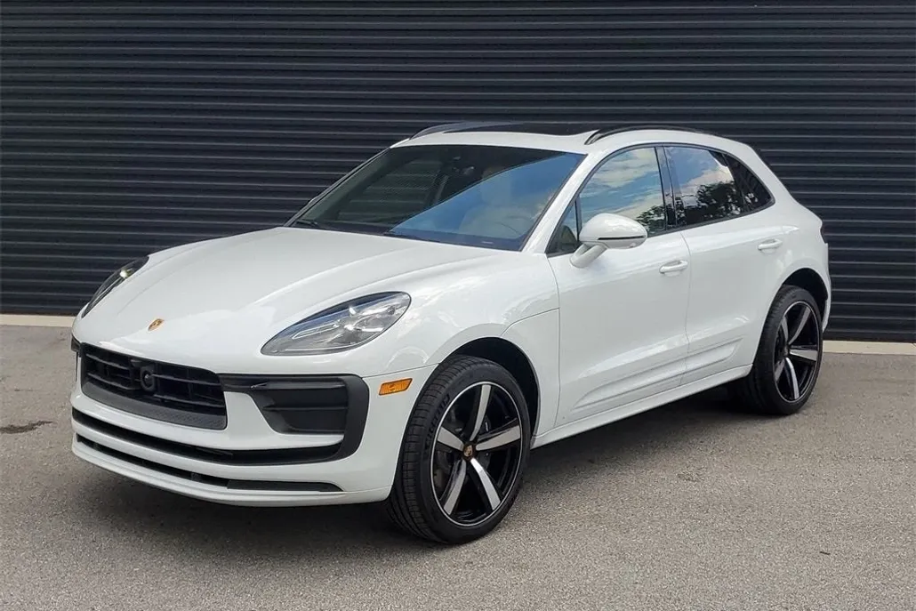 2025 Porsche Macan Base photo 1