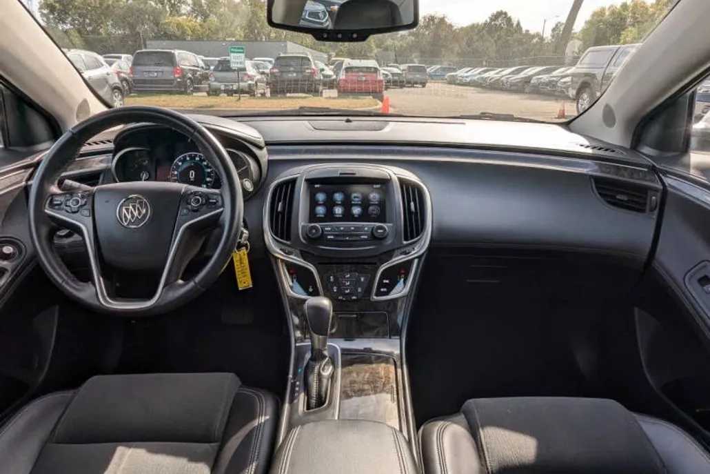 2016 Buick LaCrosse Base photo 1