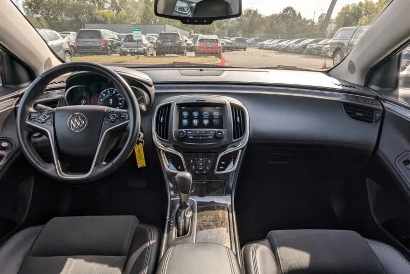 2016 Buick LaCrosse Base photo 1