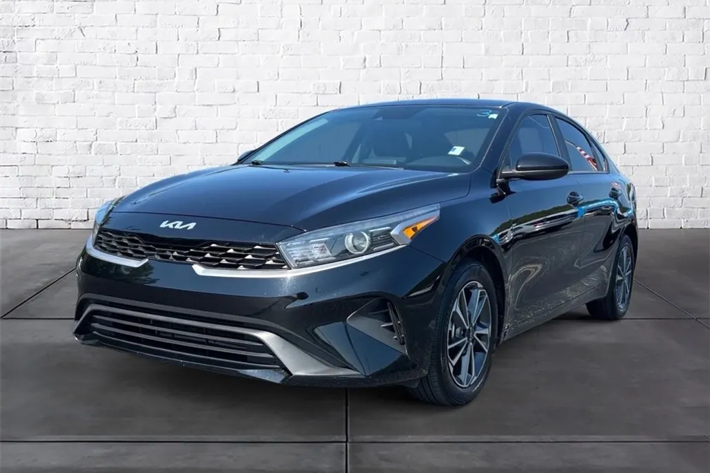 2022 Kia Forte LXS photo 1