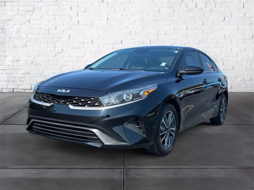 2022 Kia Forte LXS photo 1