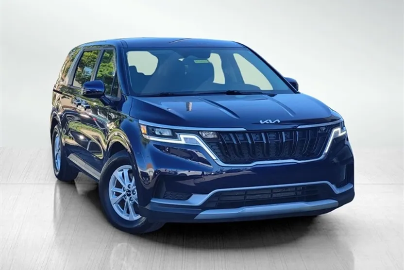2024 Kia Carnival LX photo 1