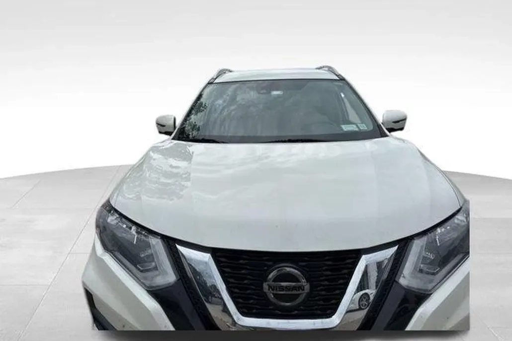 2019 Nissan Rogue SV photo 1