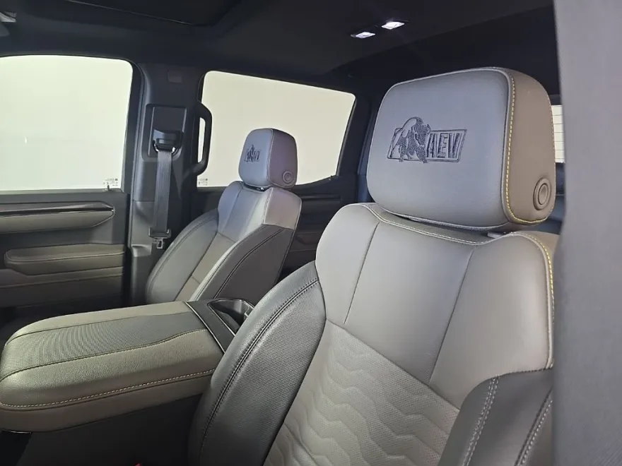 2024 Chevrolet Silverado 1500 ZR2 photo 1