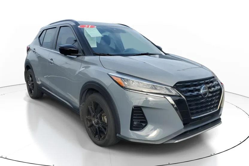 2021 Nissan Kicks SR photo 1