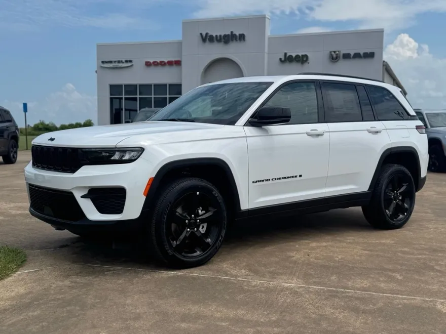 2025 Jeep Grand Cherokee Altitude photo 1