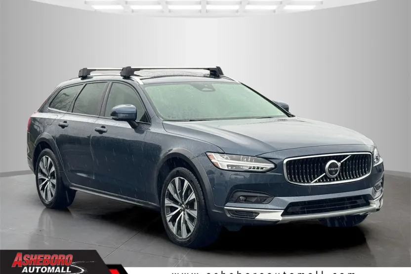 2023 Volvo V90 Cross Country B6 AWD Plus photo 1